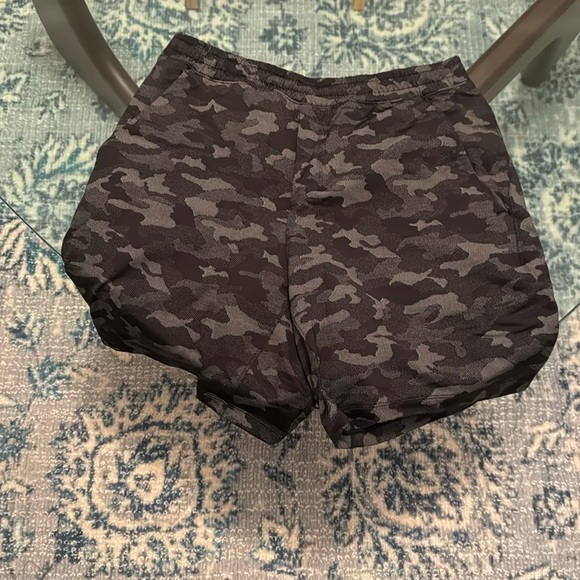 Lululemon Camo Pacebreaker lined shorts - Picture 1 of 2